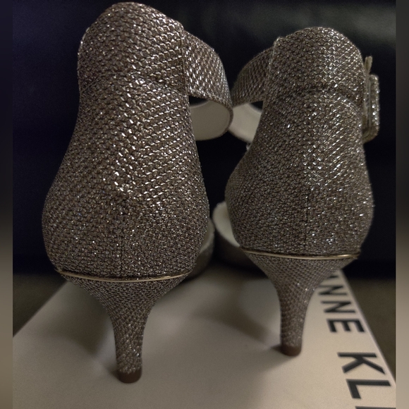 New Anne Klein Platinum Glittery Heels - Picture 5 of 14